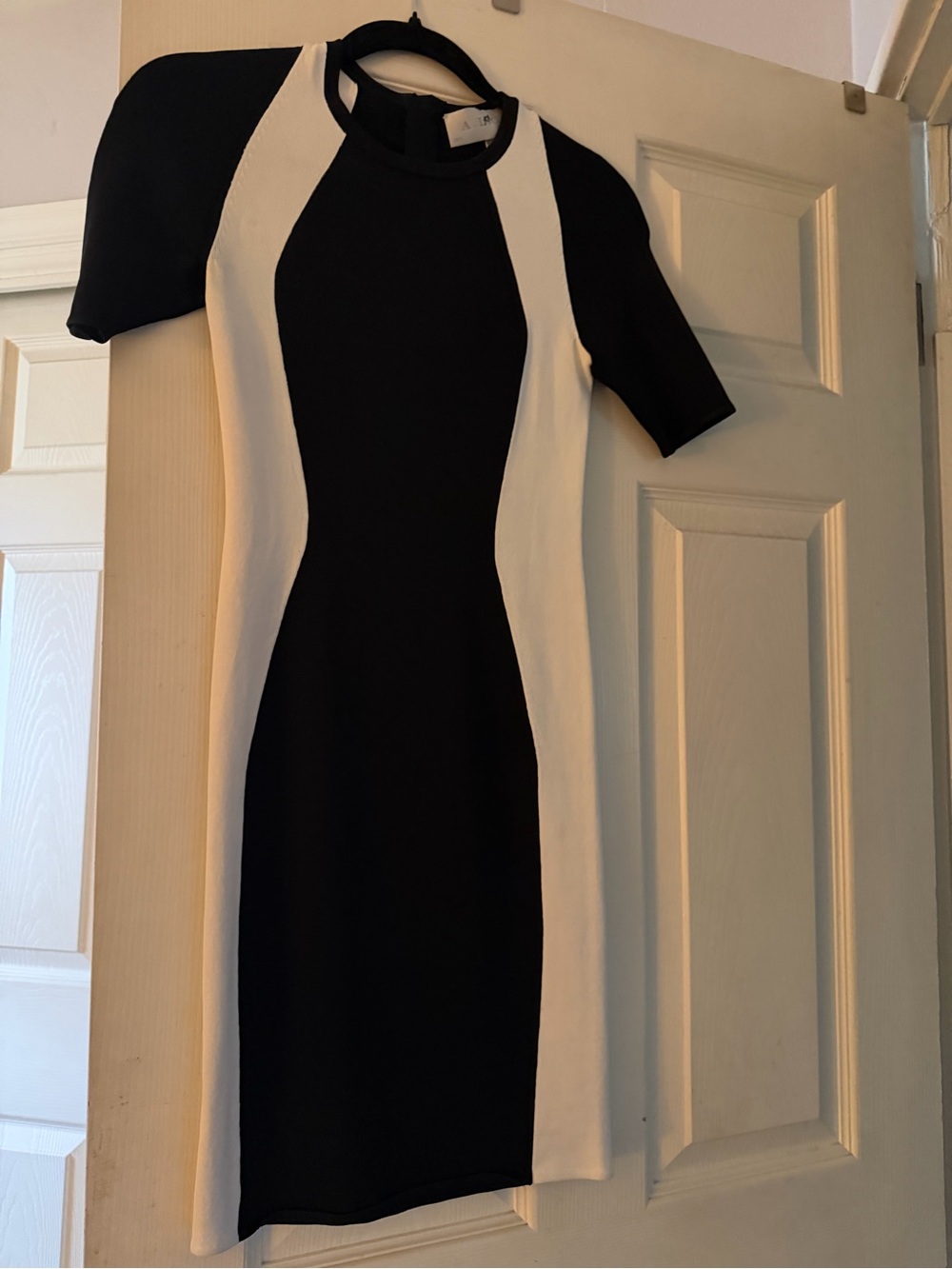 Black & White Sculpting Short Sleeve Bodycon Dress size small y2k ALC - Picture 3 of 8